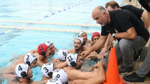 &Tau;&eta;&nu; &pi;&rho;ώ&tau;&eta; &nu;ί&kappa;&eta; &sigma;&tau;&omicron; &phi;&iota;&nu;ά&lambda;&epsilon; &tau;&omicron;&upsilon; &pi;&rho;ώ&tau;&omicron;&upsilon; &gamma;ύ&rho;&omicron;&upsilon; &psi;ά&chi;&nu;&epsilon;&iota; &omicron; &Omicron;&Phi;&Eta;