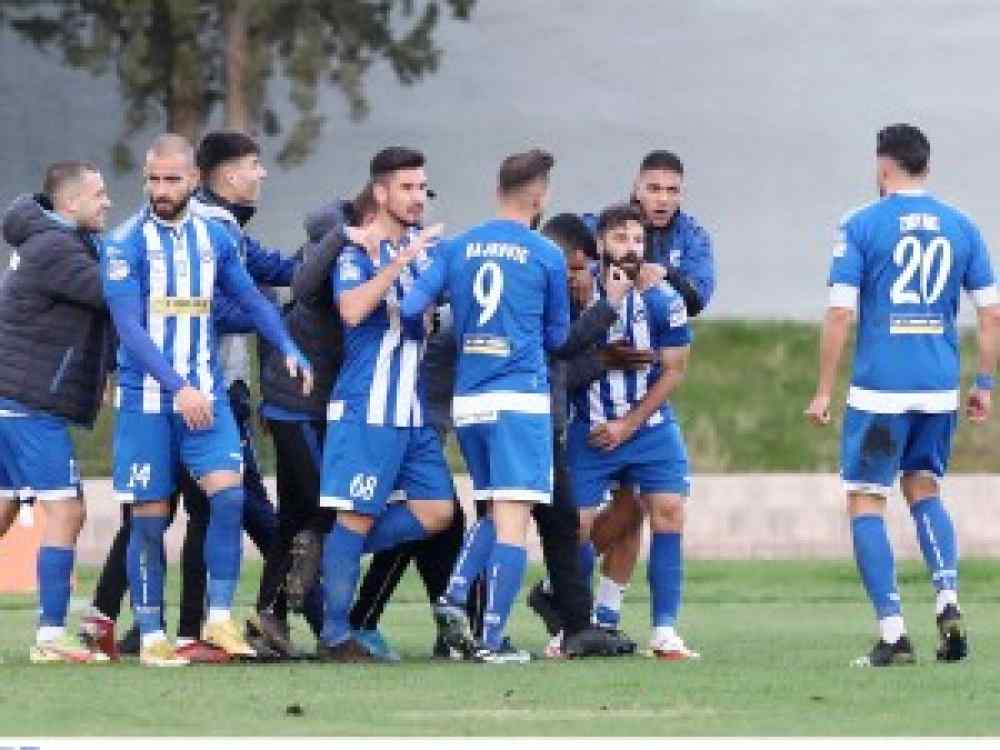 &Gamma;&kappa;&omicron;&lambda;ά&rho;&epsilon;&sigmaf; &gamma;&iota;&alpha; &tau;&alpha; &Chi;&alpha;&nu;&iota;ά (VIDEO)
