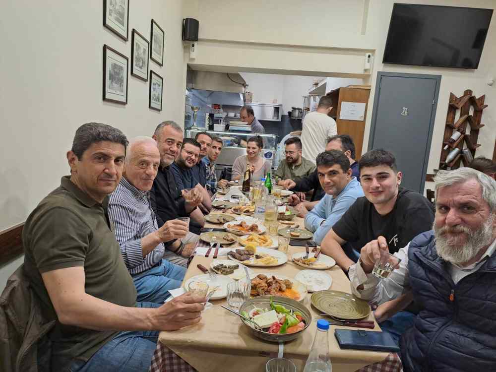 &Mu;&iota;&alpha; &omicron;&iota;&kappa;&omicron;&gamma;έ&nu;&epsilon;&iota;&alpha; &omicron; &Epsilon;&rho;&alpha;&sigma;&iota;&tau;έ&chi;&nu;&eta;&sigmaf; &Omicron;&Phi;&Eta;