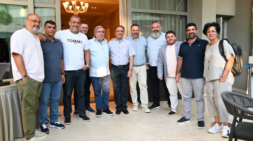 &Gamma;&iota;ά&nu;&nu;&eta;&sigmaf; &Delta;&alpha;&nu;&delta;ά&lambda;&eta;&sigmaf;: "&Epsilon;&nu;&alpha; &mu;&epsilon;&gamma;ά&lambda;o &epsilon;&upsilon;&chi;&alpha;&rho;&iota;&sigma;&tau;ώ &sigma;&tau;&omicron;&upsilon;&sigmaf; &chi;&omicron;&rho;&eta;&gamma;&omicron;ύ&sigmaf; &mu;&alpha;&sigmaf;, o &Omicron;&Phi;&Eta; &mu;&epsilon;&gamma;&alpha;&lambda;ώ&nu;&epsilon;&iota;"