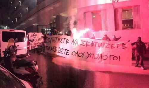 &Sigma;ή&kappa;&omega;&sigma;&alpha;&nu; &pi;&alpha;&nu;ό &omicron;&iota; &phi;ί&lambda;&alpha;&theta;&lambda;&omicron;&iota; &tau;&eta;&sigmaf; &Alpha;&Epsilon;&Kappa; &sigma;&tau;&omicron; &Eta;&rho;ά&kappa;&lambda;&epsilon;&iota;&omicron;