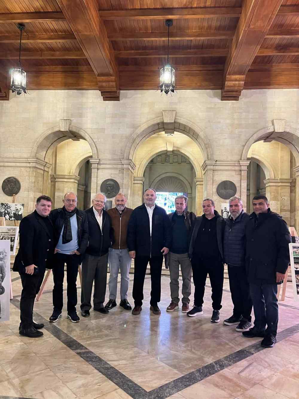 &Gamma;&iota;ά&nu;&nu;&eta;&sigmaf; &Kappa;&omicron;&upsilon;&rho;ά&kappa;&eta;&sigmaf;: "&Chi;&rho;ό&nu;&iota;&alpha; &pi;&omicron;&lambda;&lambda;ά &sigma;&tau;&omicron;&nu; &Omicron;&Phi;&Eta; &mu;&alpha;&sigmaf;, &sigma;&upsilon;&gamma;&chi;&alpha;&rho;&eta;&tau;ή&rho;&iota;&alpha; &sigma;&tau;&omicron;&nu; &Epsilon;&rho;&alpha;&sigma;&iota;&tau;έ&chi;&nu;&eta; &Omicron;&Phi;&Eta;"