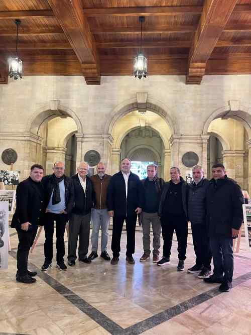 &Gamma;&iota;ά&nu;&nu;&eta;&sigmaf; &Kappa;&omicron;&upsilon;&rho;ά&kappa;&eta;&sigmaf;: "&Chi;&rho;ό&nu;&iota;&alpha; &pi;&omicron;&lambda;&lambda;ά &sigma;&tau;&omicron;&nu; &Omicron;&Phi;&Eta; &mu;&alpha;&sigmaf;, &sigma;&upsilon;&gamma;&chi;&alpha;&rho;&eta;&tau;ή&rho;&iota;&alpha; &sigma;&tau;&omicron;&nu; &Epsilon;&rho;&alpha;&sigma;&iota;&tau;έ&chi;&nu;&eta; &Omicron;&Phi;&Eta;"