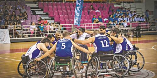 &Epsilon;&nu;&alpha; &xi;&epsilon;&chi;&omega;&rho;&iota;&sigma;&tau;ό "&epsilon;&upsilon;&chi;&alpha;&rho;&iota;&sigma;&tau;ώ" &sigma;&epsilon; &mu;&epsilon;&rho;&iota;&kappa;έ&sigmaf; &gamma;&rho;&alpha;&mu;&mu;έ&sigmaf;, &alpha;&lambda;&lambda;ά &mu;&epsilon; &pi;&omicron;&lambda;ύ &eta;&chi;&eta;&rho;ά &mu;&eta;&nu;ύ&mu;&alpha;&tau;&alpha;