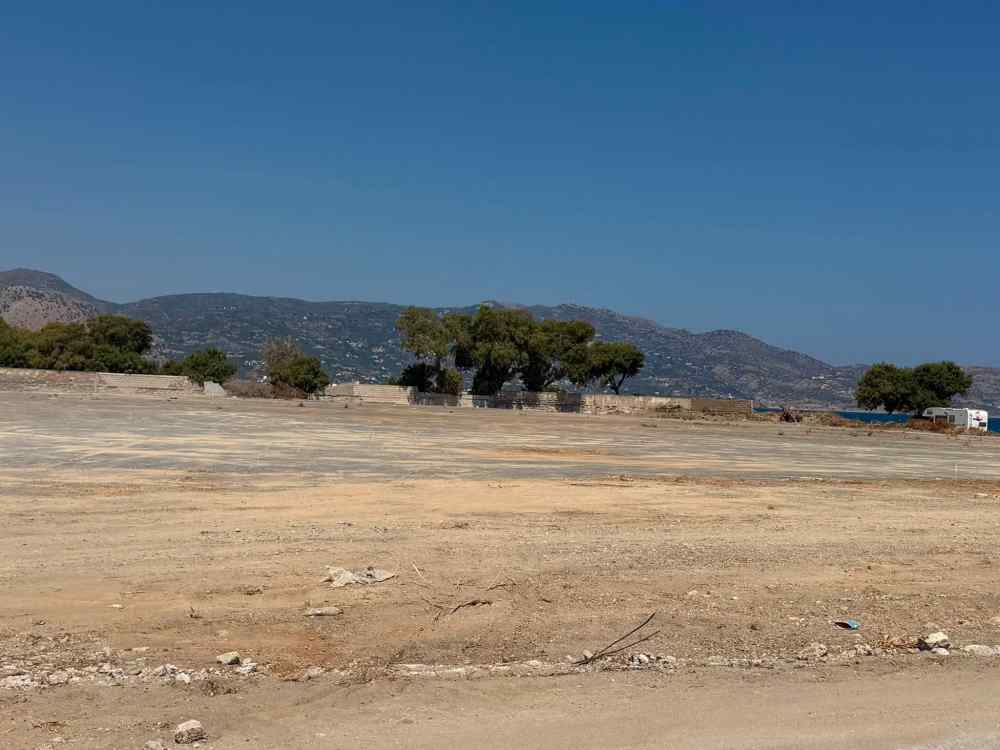 &Tau;&omicron; "&sigma;&pi;ί&tau;&iota; &tau;&omicron;&upsilon; &Epsilon;&rho;&alpha;&sigma;&iota;&tau;έ&chi;&nu;&eta; &Omicron;&Phi;&Eta;": &Alpha;&rho;&chi;ί&zeta;&epsilon;&iota; &nu;&alpha; ...&theta;&upsilon;&mu;ί&zeta;&epsilon;&iota; &xi;&alpha;&nu;ά &gamma;ή&pi;&epsilon;&delta;&omicron;! (&Phi;&Omega;&Tau;&Omicron;&Gamma;&Rho;&Alpha;&Phi;&Iota;&Epsilon;&Sigma;)