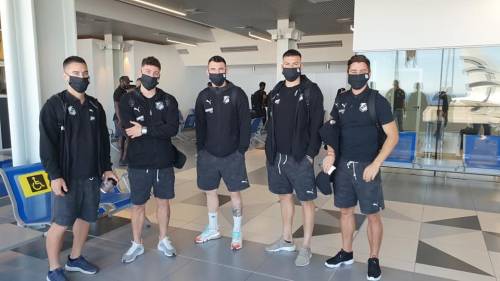 "&Pi;έ&tau;&alpha;&xi;&epsilon;" &mu;&epsilon; &mu;ά&sigma;&kappa;&epsilon;&sigmaf; &gamma;&iota;&alpha; &tau;&omicron; &delta;&iota;&pi;&lambda;ό &omicron; &Omicron;&Phi;&Eta; (pics)