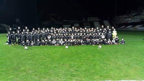 &Kappa;ό&beta;&epsilon;&iota; &tau;&eta;&nu; &pi;ί&tau;&alpha; &tau;&eta;&sigmaf; &eta; &alpha;&kappa;&alpha;&delta;&eta;&mu;ί&alpha; &pi;&omicron;&delta;&omicron;&sigma;&phi;&alpha;ί&rho;&omicron;&upsilon; &tau;&omicron;&upsilon; &Omicron;&Phi;&Eta;