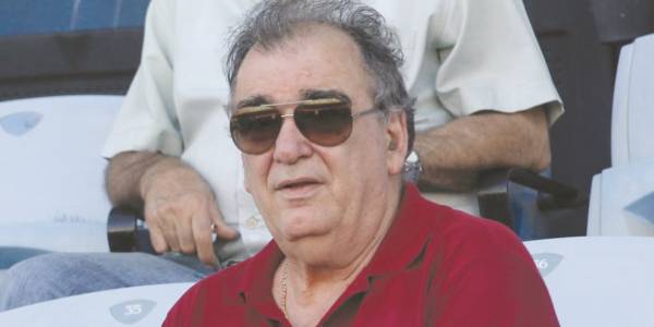 &Sigma;&phi;ά&zeta;&epsilon;&iota; &mu;&epsilon; &tau;&omicron;...&beta;&alpha;&mu;&beta;ά&kappa;&iota; &sigma;&tau;&eta;&nu; &epsilon;&pi;&iota;&sigma;&tau;&omicron;&lambda;ή &tau;&omicron;&upsilon; &omicron; &Gamma;&iota;ά&nu;&nu;&eta;&sigmaf; &Kappa;&alpha;&lambda;έ&mu;&pi;&omicron;&upsilon;&mu;&pi;&alpha;&sigmaf;