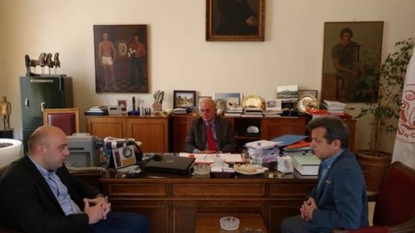 &Mu;ί&lambda;&eta;&sigma;&alpha;&nu; &gamma;&iota;&alpha; &tau;&omicron; &Pi;&alpha;&gamma;&kappa;&rho;ή&tau;&iota;&omicron; &kappa;&alpha;&iota; &alpha;&theta;&lambda;&eta;&tau;&iota;&kappa;&omicron;ύ&sigmaf; &chi;ώ&rho;&omicron;&upsilon;&sigmaf; &omicron; &delta;ή&mu;&alpha;&rho;&chi;&omicron;&sigmaf; &Eta;&rho;&alpha;&kappa;&lambda;&epsilon;ί&omicron;&upsilon; &mu;&epsilon; &tau;&omicron;&nu; &Gamma;&Gamma;&Alpha;
