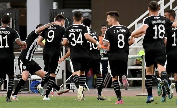 &Kappa;ό&beta;&epsilon;&iota; &tau;&alpha;&rho;ί&phi;&alpha; &sigma;&tau;&omicron; &Gamma;&epsilon;&nu;&tau;ί &Kappa;&omicron;&upsilon;&lambda;έ