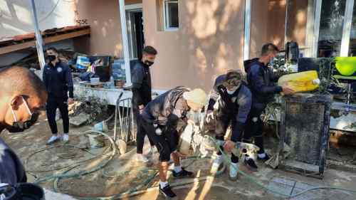 &Pi;&alpha;ί&kappa;&tau;&epsilon;&sigmaf; &kappa;&alpha;&iota; &pi;&rho;&omicron;&pi;&omicron;&nu;&eta;&tau;έ&sigmaf; &tau;&omicron;&upsilon; &Omicron;&Phi;&Eta; &kappa;&alpha;&theta;ά&rho;&iota;&sigma;&alpha;&nu; &sigma;&pi;ί&tau;&iota;&alpha; &tau;&omega;&nu; &pi;&lambda;&eta;&gamma;έ&nu;&tau;&omega;&nu; &sigma;&tau;&eta; &Chi;&epsilon;&rho;&sigma;ό&nu;&eta;&sigma;&omicron; (VIDEO)
