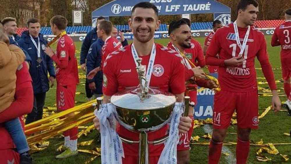 &Omicron; &xi;&epsilon;&nu;&iota;&tau;&epsilon;&mu;έ&nu;&omicron;&sigmaf; &Eta;&rho;&alpha;&kappa;&lambda;&epsilon;&iota;ώ&tau;&eta;&sigmaf; &pi;&omicron;&upsilon; &sigma;ή&kappa;&omega;&sigma;&epsilon; &tau;&eta;&nu; &kappa;&omicron;ύ&pi;&alpha;