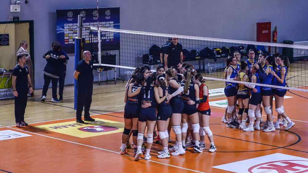 &Alpha;2 &gamma;&upsilon;&nu;&alpha;&iota;&kappa;ώ&nu;: &Sigma;&tau;&omicron;&nu; &pi;ό&nu;&tau;&omicron; &alpha;&pi;&omicron; &tau;&eta;&nu; &kappa;&omicron;&rho;&upsilon;&phi;ή &tau;&alpha; &kappa;&omicron;&rho;ί&tau;&sigma;&iota;&alpha; &tau;&omicron;&upsilon; &Omicron;&Phi;&Eta;, &pi;&omicron;&upsilon; &epsilon;&tau;&omicron;&iota;&mu;ά&zeta;&omicron;&nu;&tau;&alpha;&iota; &gamma;&iota;&alpha; &tau;&omicron; &iota;&sigma;&tau;&omicron;&rho;&iota;&kappa;ό &pi;&alpha;&iota;&chi;&nu;ί&delta;&iota; &mu;&epsilon; &tau;&eta; &Theta;έ&tau;&iota;&delta;&alpha; &gamma;&iota;&alpha; &tau;&omicron; &Kappa;ύ&pi;&epsilon;&lambda;&lambda;&omicron; &Epsilon;&lambda;&lambda;ά&delta;&omicron;&sigmaf;