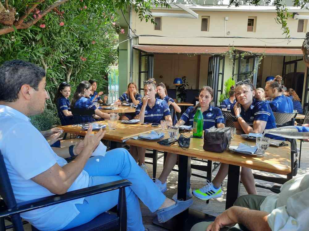 &Tau;&omicron; &gamma;&epsilon;ύ&mu;&alpha; &tau;&omicron;&upsilon; &Lambda;&epsilon;&upsilon;&tau;έ&rho;&eta; &Alpha;&upsilon;&gamma;&epsilon;&nu;ά&kappa;&eta; &sigma;&tau;&alpha; &kappa;&omicron;&rho;ί&tau;&sigma;&iota;&alpha; &tau;&eta;&sigmaf; &Epsilon;&theta;&nu;&iota;&kappa;ή&sigmaf;