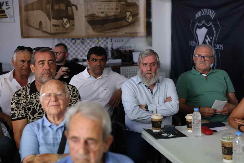 &Gamma;&iota;ά&nu;&nu;&eta;&sigmaf; &Delta;&alpha;&nu;&delta;ά&lambda;&eta;&sigmaf;: "&Delta;ί&nu;&omega; &tau;&rho;ί&alpha; &chi;&rho;ό&nu;&iota;&alpha;, &nu;&alpha; έ&rho;&theta;&omicron;&upsilon;&nu; &nu;έ&alpha; &pi;&alpha;&iota;&delta;&iota;ά &nu;&alpha; &sigma;&upsilon;&nu;&epsilon;&chi;ί&sigma;&omicron;&upsilon;&nu; &tau;&omicron; έ&rho;&gamma;&omicron; &mu;&alpha;&sigmaf;"