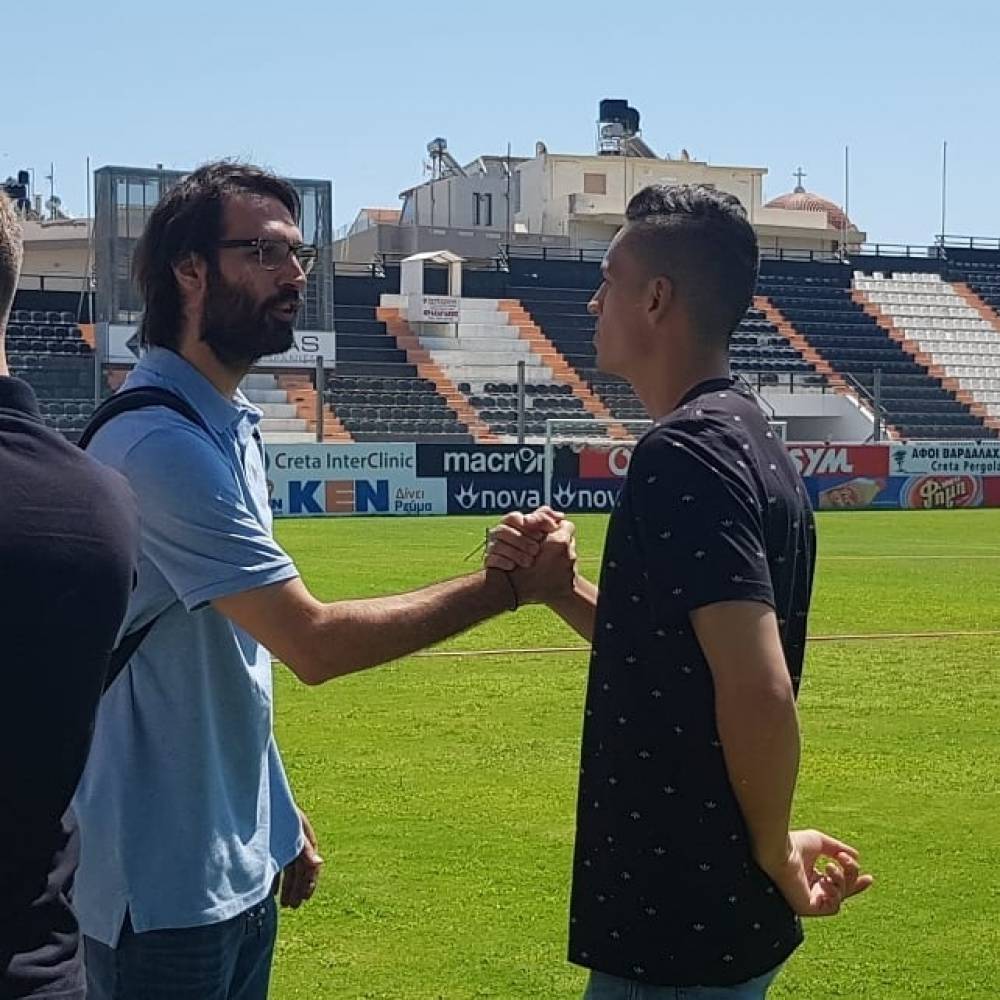 &Tau;&omicron;&nu; &xi;&epsilon;&nu;ά&gamma;&eta;&sigma;&epsilon; &sigma;&tau;&omicron; &Gamma;&epsilon;&nu;&tau;ί &Kappa;&omicron;&upsilon;&lambda;έ