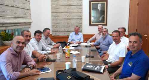 &Epsilon;&nu;&alpha; &mu;&epsilon;&gamma;ά&lambda;&omicron; &epsilon;&upsilon;&chi;&alpha;&rho;&iota;&sigma;&tau;ώ
