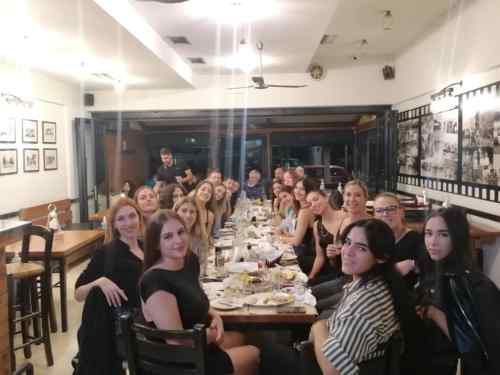 &Delta;&epsilon;ί&pi;&nu;&omicron; &Delta;&alpha;&nu;&delta;ά&lambda;&eta; &sigma;&tau;&alpha; &kappa;&omicron;&rho;ί&tau;&sigma;&iota;&alpha; &tau;&omicron;&upsilon; &Omicron;&Phi;&Eta;, &pi;&alpha;&rho;&alpha;&mu;&omicron;&nu;έ&sigmaf; &tau;&eta;&sigmaf; &pi;&rho;&epsilon;&mu;&iota;έ&rho;&alpha;&sigmaf; &sigma;&tau;&eta;&nu; &Alpha;2
