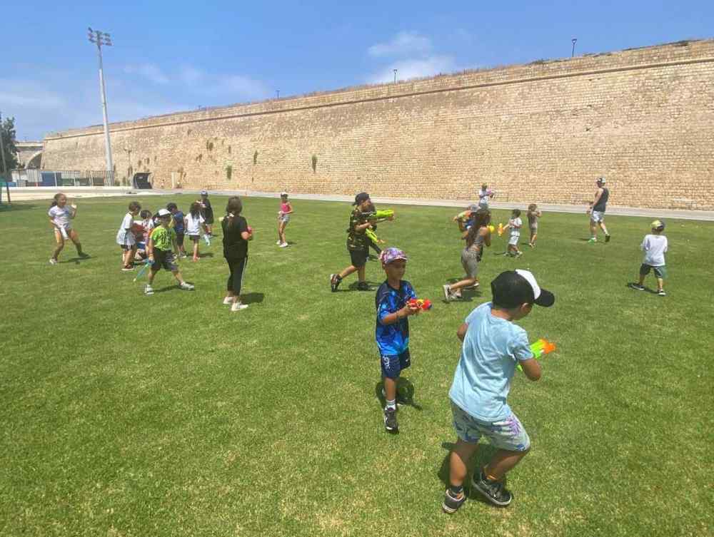 &Omicron;&Phi;&Eta; Summer Camp: &Mu;&pi;&omicron;&upsilon;&gamma;έ&lambda;&omicron; &kappa;&alpha;&iota;...&chi;&alpha;&mu;ό&gamma;&epsilon;&lambda;&alpha;!