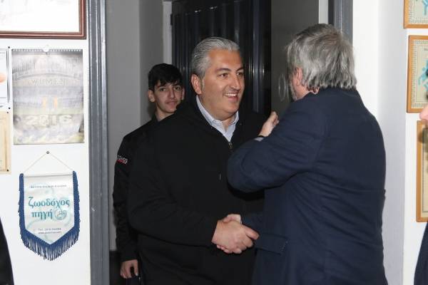 &Eta; &alpha;&pi;&omicron;&kappa;ά&lambda;&upsilon;&psi;&eta; &tau;&omicron;&upsilon; &Mu;&pi;&omicron;ύ&sigma;&eta;, &gamma;&iota;&alpha; &tau;&eta; &mu;&epsilon;&gamma;ά&lambda;&eta; &epsilon;&pi;έ&nu;&delta;&upsilon;&sigma;&eta; &sigma;&epsilon; 240 &sigma;&tau;&rho;έ&mu;&mu;&alpha;&tau;&alpha;