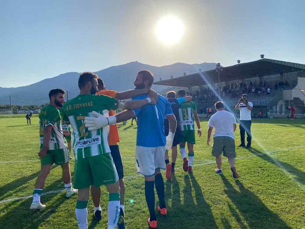 &Mu;&alpha;&tau;&sigma;ά&rho;&epsilon;&sigmaf; &kappa;&alpha;&iota; &gamma;&kappa;&omicron;&lambda;ά&rho;&epsilon;&sigmaf; &sigma;&tau;&eta;&nu; &Kappa;&rho;ή&tau;&eta;-&Pi;&alpha;&iota;&chi;&nu;ί&delta;&iota;&alpha; &theta;&rho;ί&lambda;&epsilon;&rho; &mu;&epsilon; &kappa;ό&sigma;&mu;&omicron; &sigma;&tau;&iota;&sigmaf; &epsilon;&xi;έ&delta;&rho;&epsilon;&sigmaf; (VIDEOS)