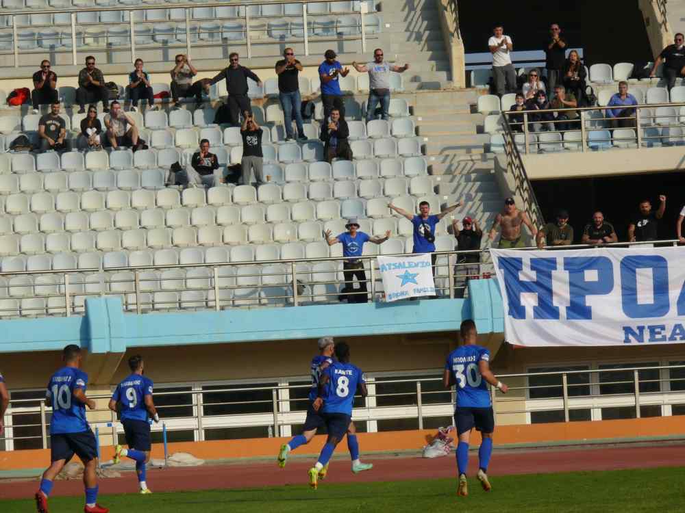 &Mu;&pi;&alpha;&rho;ά&zeta; &kappa;&omicron;&rho;&upsilon;&sigma;&mu;ά&tau;&omega;&nu;