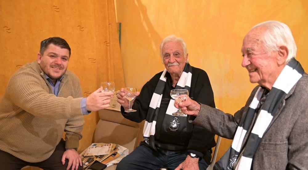 "&Epsilon;&kappa;&epsilon;ί&nu;&omicron;&iota; &pi;&omicron;&upsilon; ί&delta;&rho;&upsilon;&sigma;&alpha;&nu; &tau;&omicron;&nu; &Omicron;&Phi;&Eta;"- Έ&nu;&alpha; &iota;&sigma;&tau;&omicron;&rho;&iota;&kappa;ό &nu;&tau;&omicron;&kappa;&omicron;&upsilon;&mu;έ&nu;&tau;&omicron; &gamma;&iota;&alpha; &tau;&alpha; 100 &chi;&rho;ό&nu;&iota;&alpha;