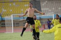 "&Phi;&omicron;&nu;&iota;ά&sigmaf;" &omicron; &Rho;&omicron;&beta;ί&theta;&eta;&sigmaf;-&Gamma;&kappa;&omicron;&lambda;ά&rho;&alpha; &epsilon;&pi;&iota;&theta;&epsilon;&tau;&iota;&kappa;&omicron;ύ &mu;&epsilon;&gamma;ά&lambda;&eta;&sigmaf; &kappa;&lambda;ά&sigma;&eta;&sigmaf; (VIDEO)