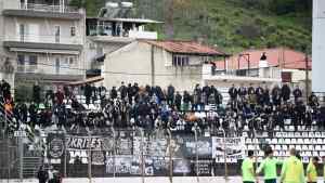 Mε δέκα παίκτες και εχθρική διαιτησία