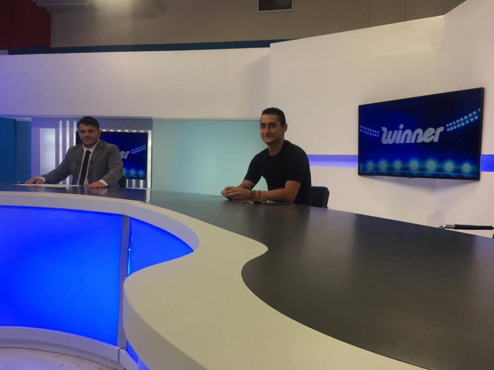 &Omicron; &Mu;&alpha;&nu;ώ&lambda;&eta;&sigmaf; &Rho;&omicron;&beta;ί&theta;&eta;&sigmaf; &sigma;&tau;&omicron; WINNER: To &delta;&iota;&alpha;&zeta;ύ&gamma;&iota;&omicron; &mu;&epsilon; &tau;&omicron;&nu; &Epsilon;&rho;&gamma;&omicron;&tau;έ&lambda;&eta;, &tau;&omicron; &epsilon;&pi;&epsilon;&iota;&sigma;ό&delta;&iota;&omicron; &mu;&epsilon; &tau;&omicron;&nu; &Gamma;&kappa;&alpha;&tau;&omicron;ύ&zeta;&omicron; &sigma;&tau;&omicron;&nu; &Omicron;&Phi;&Eta; &kappa;&alpha;&iota; &tau;&omicron; &rho;&alpha;&nu;&tau;&epsilon;&beta;&omicron;ύ &mu;&epsilon; &tau;&omicron;&nu; &kappa;&omicron;&rho;&omega;&nu;&omicron;ϊ&omicron; &sigma;&tau;&eta; &Gamma;&iota;&omicron;&upsilon;&chi;ά&nu;