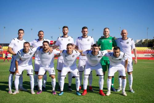Football league: &Pi;&rho;&epsilon;&mu;&iota;έ&rho;&alpha; &mu;&epsilon; "&Chi;" &mu;&pi;&omicron;&rho;&omicron;ύ&sigma;&epsilon; &kappa;&alpha;&iota; &nu;ί&kappa;&eta; &sigma;&tau;&eta; &Rho;ό&delta;&omicron; &omicron; &Omicron;&Phi;&Iota;-&Omicron;&lambda;&alpha; &tau;&alpha; &alpha;&pi;&omicron;&tau;&epsilon;&lambda;έ&sigma;&mu;&alpha;&tau;&alpha;