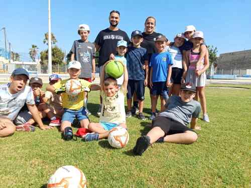 &Mu;&pi;ή&kappa;&epsilon; &sigma;&tau;&eta;&nu; 8&eta; (&tau;&epsilon;&lambda;&epsilon;&upsilon;&tau;&alpha;ί&alpha;) &epsilon;&beta;&delta;&omicron;&mu;ά&delta;&alpha; &tau;&omicron; Summer Camp &tau;&omicron;&upsilon; &Epsilon;&rho;&alpha;&sigma;&iota;&tau;έ&chi;&nu;&eta; &Omicron;&Phi;&Eta;