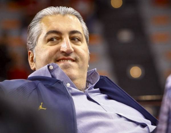 &Omicron; &Mu;&pi;&omicron;ύ&sigma;&eta;&sigmaf;, &tau;&omicron; &Sigma;&Epsilon;&Phi; &kappa;&alpha;&iota; &eta; &zeta;&alpha;&kappa;έ&tau;&alpha; Air Jordan