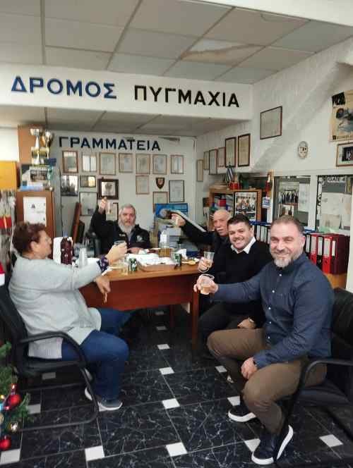 &Mu;&epsilon; &mu;&pi;ά&rho;&mu;&pi;&epsilon;&kappa;&iota;&omicron;&upsilon; &alpha;&nu;&tau;ά&lambda;&lambda;&alpha;&xi;&alpha;&nu; &epsilon;&upsilon;&chi;έ&sigmaf;