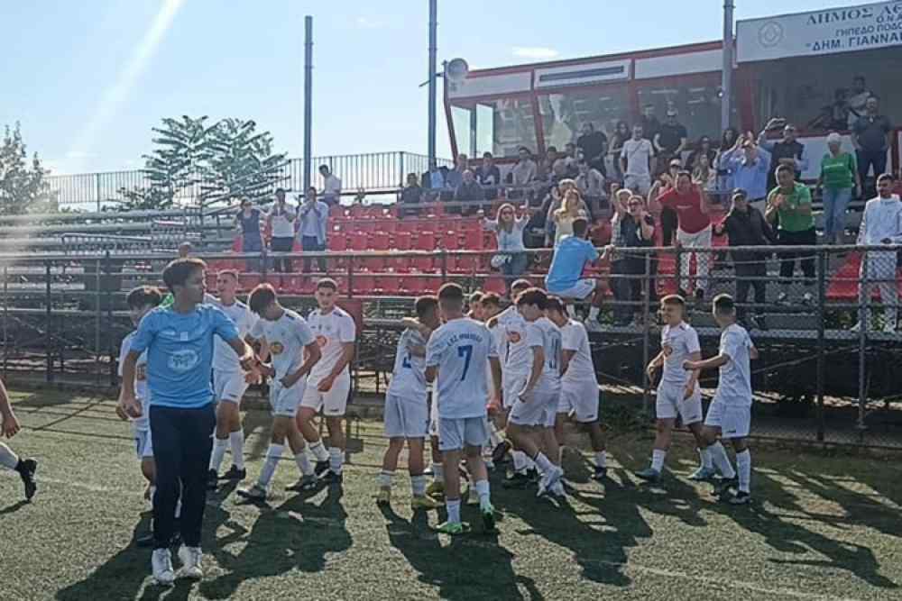 &Alpha;&pi;ί&theta;&alpha;&nu;&omicron; &gamma;&kappa;&omicron;&lambda; &alpha;&pi;&omicron; 16&chi;&rho;&omicron;&nu;&omicron; &pi;&iota;&tau;&sigma;&iota;&rho;&iota;&kappa;ά: &Mu;&epsilon; &alpha;&pi;&epsilon;&upsilon;&theta;&epsilon;ί&alpha;&sigmaf; &kappa;&omicron;&rho;&nu;&epsilon;&rho; έ&sigma;&tau;&epsilon;&iota;&lambda;&epsilon; &tau;&eta;&nu; &omicron;&mu;ά&delta;&alpha; &tau;&omicron;&upsilon; &sigma;&tau;&omicron;&nu; &tau;&epsilon;&lambda;&iota;&kappa;ό (VIDEO)