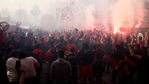 &Pi;&omicron;&iota;ό&sigmaf; covid-19, "&kappa;ά&eta;&kappa;&epsilon;" &tau;&omicron; &Phi;ά&lambda;&eta;&rho;&omicron; (VIDEOS)