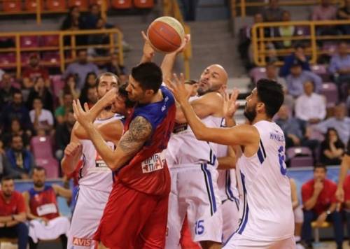 &Omicron; &Kappa;&omicron;&upsilon;&pi;ί&delta;&eta;&sigmaf; &mu;&epsilon; &kappa;&alpha;&lambda;ά&theta;&iota; &sigma;&tau;&alpha; 2'' &kappa;&rho;ά&tau;&eta;&sigma;&epsilon; &zeta;&omega;&nu;&tau;&alpha;&nu;ό &tau;&omicron; ό&nu;&epsilon;&iota;&rho;&omicron; &tau;&eta;&sigmaf; &sigma;&omega;&tau;&eta;&rho;ί&alpha;&sigmaf; &gamma;&iota;&alpha; &tau;&omicron; &Eta;&rho;ά&kappa;&lambda;&epsilon;&iota;&omicron;