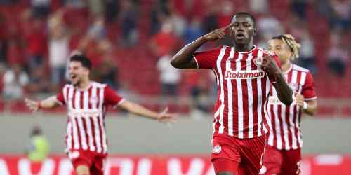 &Eta; &gamma;&kappa;&omicron;&lambda;ά&rho;&alpha; &tau;&omicron;&upsilon; &Kappa;&alpha;&mu;&alpha;&rho;ά &pi;&omicron;&upsilon; &chi;ά&rho;&iota;&sigma;&epsilon; &tau;&eta; &nu;ί&kappa;&eta; &sigma;&tau;&omicron;&nu; &Omicron;&lambda;&upsilon;&mu;&pi;&iota;&alpha;&kappa;ό (VIDEO)