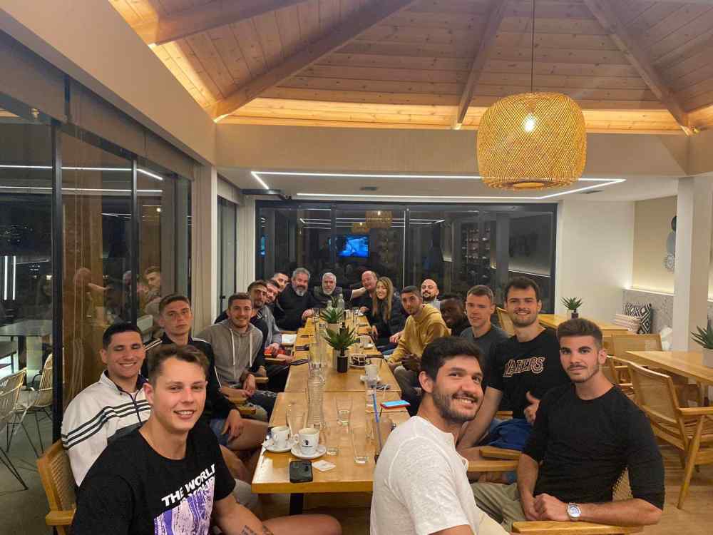 &Sigma;&upsilon;&gamma;&kappa;ί&nu;&eta;&sigma;&eta; &sigma;&tau;&omicron; &tau;&epsilon;&lambda;&epsilon;&upsilon;&tau;&alpha;ί&omicron; &alpha;&nu;&tau;ί&omicron;