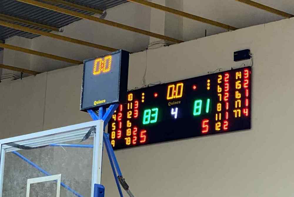 &Alpha;&pi;ί&theta;&alpha;&nu;&eta; &nu;ί&kappa;&eta; &mu;&epsilon; &tau;&rho;ί&pi;&omicron;&nu;&tau;&omicron; buzzer beater