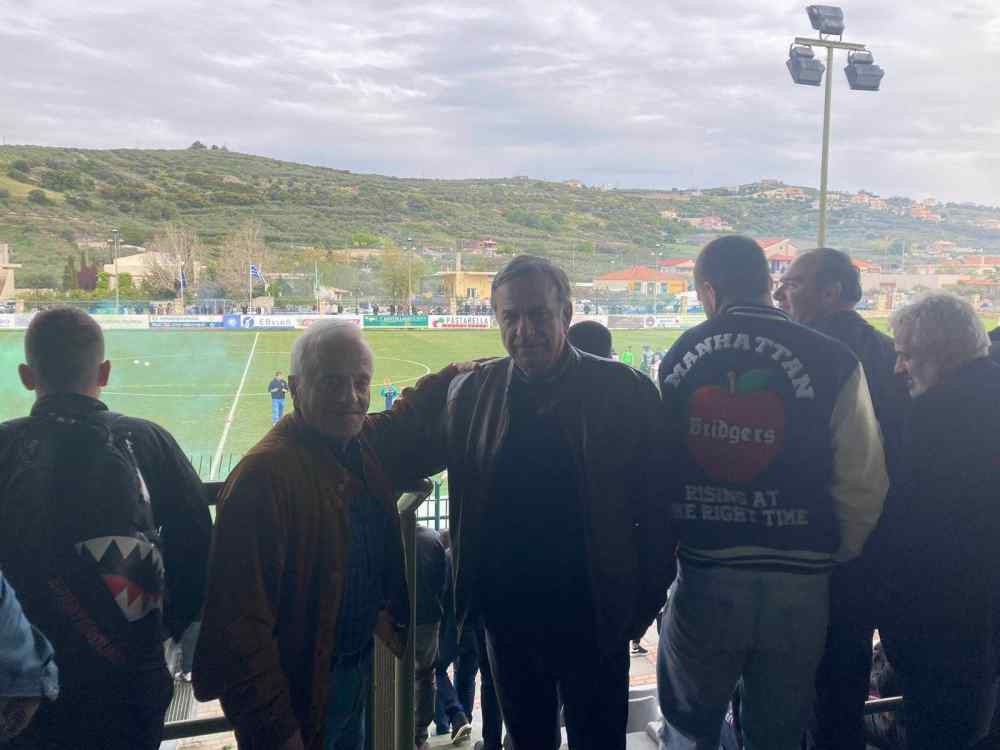 O &Epsilon;&rho;&alpha;&sigma;&iota;&tau;έ&chi;&nu;&eta;&sigmaf; &Omicron;&Phi;&Eta; &kappa;&omicron;&nu;&tau;ά &sigma;&tau;&eta;&nu; &pi;&rho;&omicron;&sigma;&pi;ά&theta;&epsilon;&iota;&alpha; &tau;&omicron;&upsilon; &Gamma;&iota;&omicron;ύ&chi;&tau;&alpha;