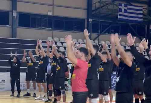 &Pi;ά&rho;&tau;&iota; &pi;&alpha;&iota;&kappa;&tau;ώ&nu; &kappa;&alpha;&iota; &phi;&iota;&lambda;ά&theta;&lambda;&omega;&nu; &sigma;&tau;&omicron; &Beta;&Alpha;&Kappa; &mu;&epsilon;&tau;ά &tau;&eta; &nu;ί&kappa;&eta; &tau;&omicron;&upsilon; &Omicron;&Phi;&Eta; (VIDEO)