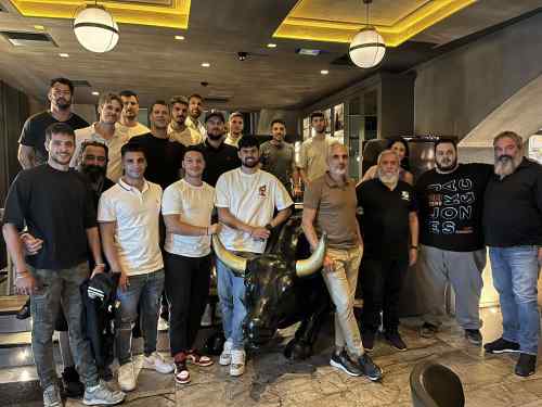 &Mu;&iota;&alpha; &upsilon;&pi;έ&rho;&omicron;&chi;&eta; &beta;&rho;&alpha;&delta;&iota;ά