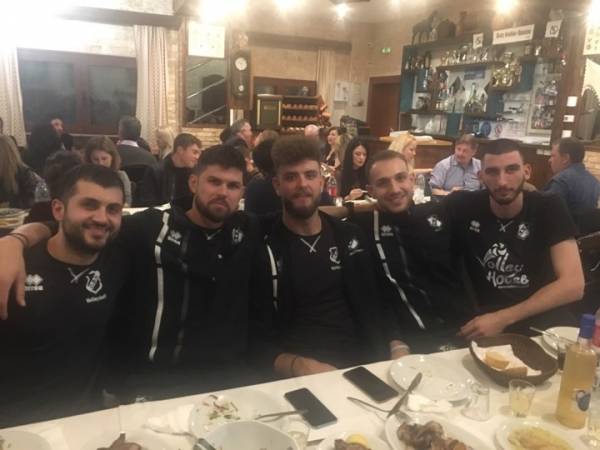 &Tau;&omicron; &beta;ό&lambda;&epsilon;&iota; &tau;&omicron;&upsilon; &Omicron;&Phi;&Eta; &mu;&epsilon;&gamma;&alpha;&lambda;ώ&nu;&epsilon;&iota; (&Phi;&Omega;&Tau;&Omicron;&Gamma;&Rho;&Alpha;&Phi;&Iota;&Epsilon;&Sigma;)