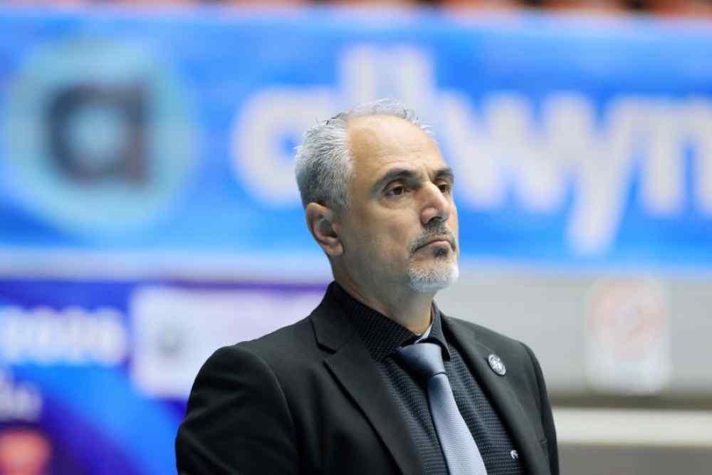 &Gamma;&iota;ά&nu;&nu;&eta;&sigmaf; &Kappa;&alpha;&lambda;&mu;&alpha;&zeta;ί&delta;&eta;&sigmaf;: "&Sigma;&upsilon;&nu;&epsilon;&chi;ί&zeta;&omicron;&upsilon;&mu;&epsilon; &nu;&alpha; &gamma;&rho;ά&phi;&omicron;&upsilon;&mu;&epsilon; &iota;&sigma;&tau;&omicron;&rho;ί&alpha; &gamma;&iota;&alpha; &tau;&omicron; &sigma;ύ&lambda;&lambda;&omicron;&gamma;&omicron;"