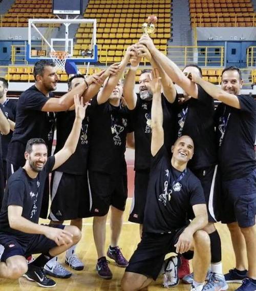 O&iota; &Beta;&epsilon;&tau;&epsilon;&rho;ά&nu;&omicron;&iota; &tau;&omicron;&upsilon; &Omicron;&Phi;&Eta; &sigma;ή&kappa;&omega;&sigma;&alpha;&nu; &tau;&eta;&nu; &kappa;&omicron;ύ&pi;&alpha;! (&Phi;&Omega;&Tau;&Omicron;&Gamma;&Rho;&Alpha;&Phi;&Iota;&Epsilon;&Sigma;)