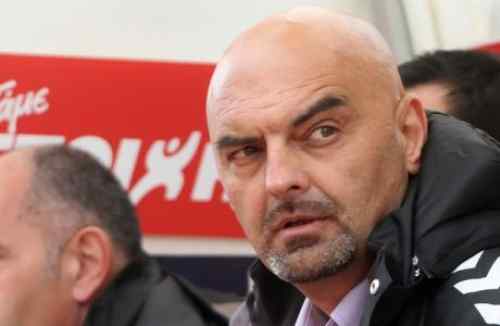 &Beta;έ&lambda;&iota;&tau;&sigmaf;: "&Epsilon;&pi;&alpha;&iota;&zeta;&epsilon; ά&nu;&alpha;&rho;&chi;&omicron; &pi;&omicron;&delta;ό&sigma;&phi;&alpha;&iota;&rho;&omicron; &omicron; &Omicron;&Phi;&Eta;"