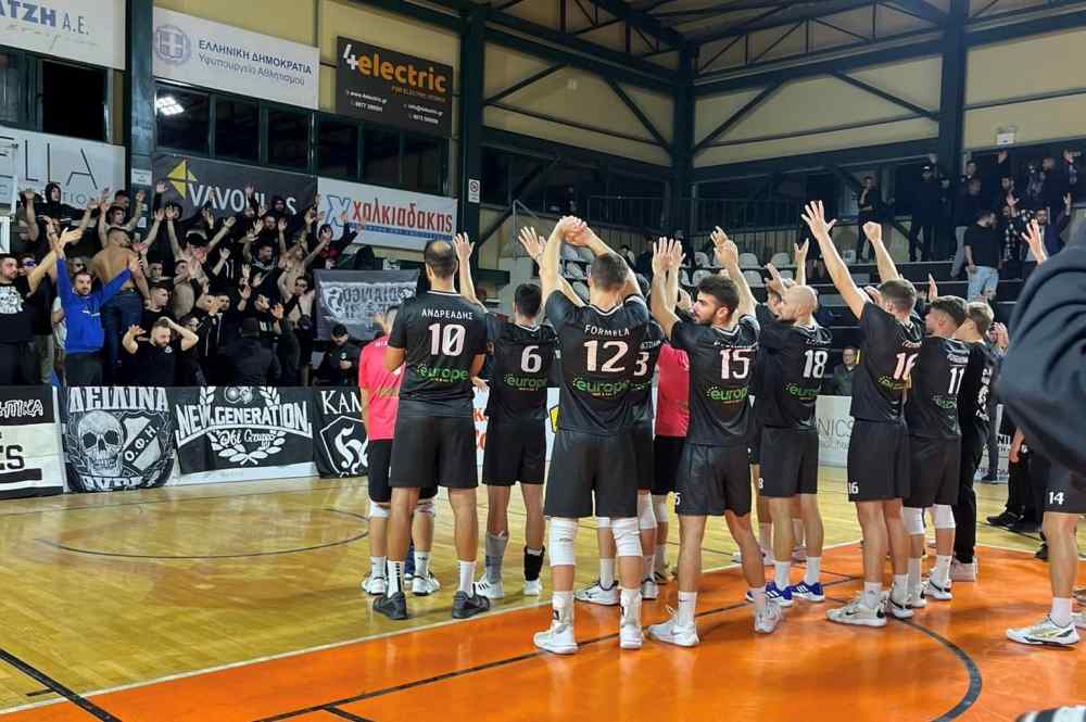 &Pi;&alpha;ί&kappa;&tau;&epsilon;&sigmaf; &kappa;&alpha;&iota; &kappa;ό&sigma;&mu;&omicron;&sigmaf; έ&gamma;&iota;&nu;&alpha;&nu; έ&nu;&alpha; &mu;&epsilon;&tau;ά &tau;&eta; &mu;&epsilon;&gamma;ά&lambda;&eta; &nu;ί&kappa;&eta; (VIDEO)