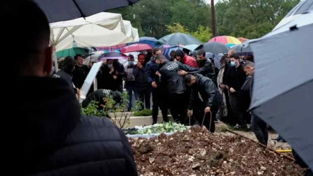 &Theta;&rho;ή&nu;&omicron;&sigmaf; &sigma;&tau;&eta;&nu; &kappa;&eta;&delta;&epsilon;ί&alpha; &tau;&omicron;&upsilon; &pi;&omicron;&delta;&omicron;&sigma;&phi;&alpha;&iota;&rho;&iota;&sigma;&tau;ή