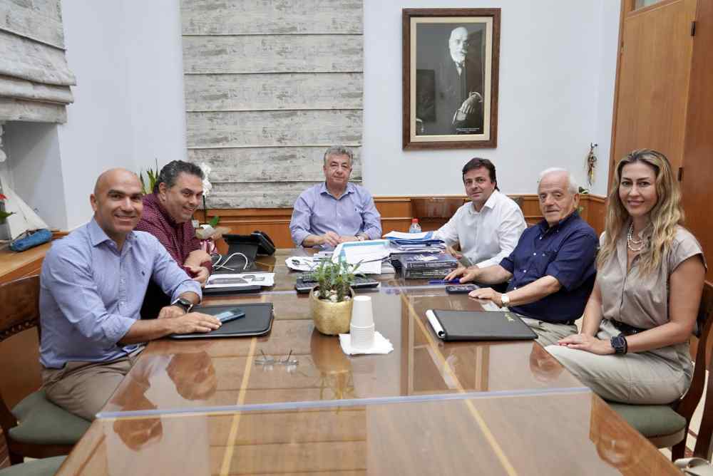 &Sigma;&tau;&omicron;&nu; &Pi;&epsilon;&rho;&iota;&phi;&epsilon;&rho;&epsilon;&iota;ά&rho;&chi;&eta; &omicron; &Epsilon;&rho;&alpha;&sigma;&iota;&tau;έ&chi;&nu;&eta;&sigmaf; &Omicron;&Phi;&Eta;